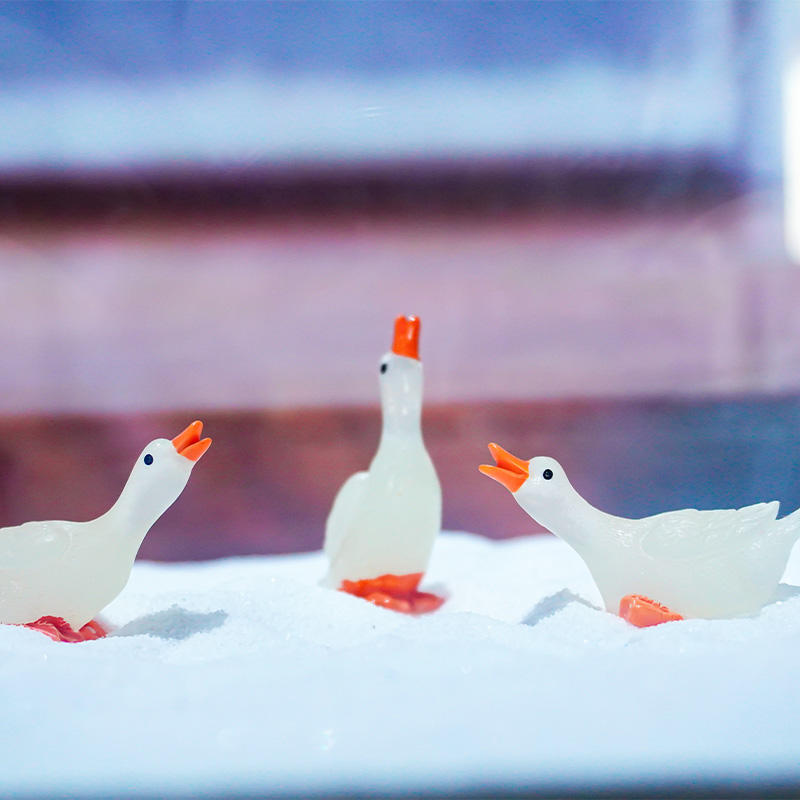 Miniature Resin Swan (1pc)